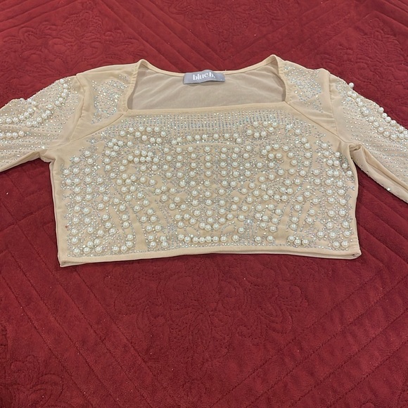 Long-sleeved blouse, ría stones and different types of pearls. From Blue B. - Picture 1 of 6